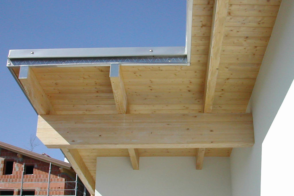 Struttura di un tetto in legno trattato con Everwood